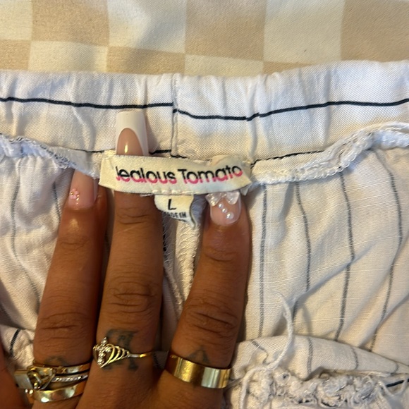 Jealous tomato crop top with bell sleeves - Picture 6 of 8